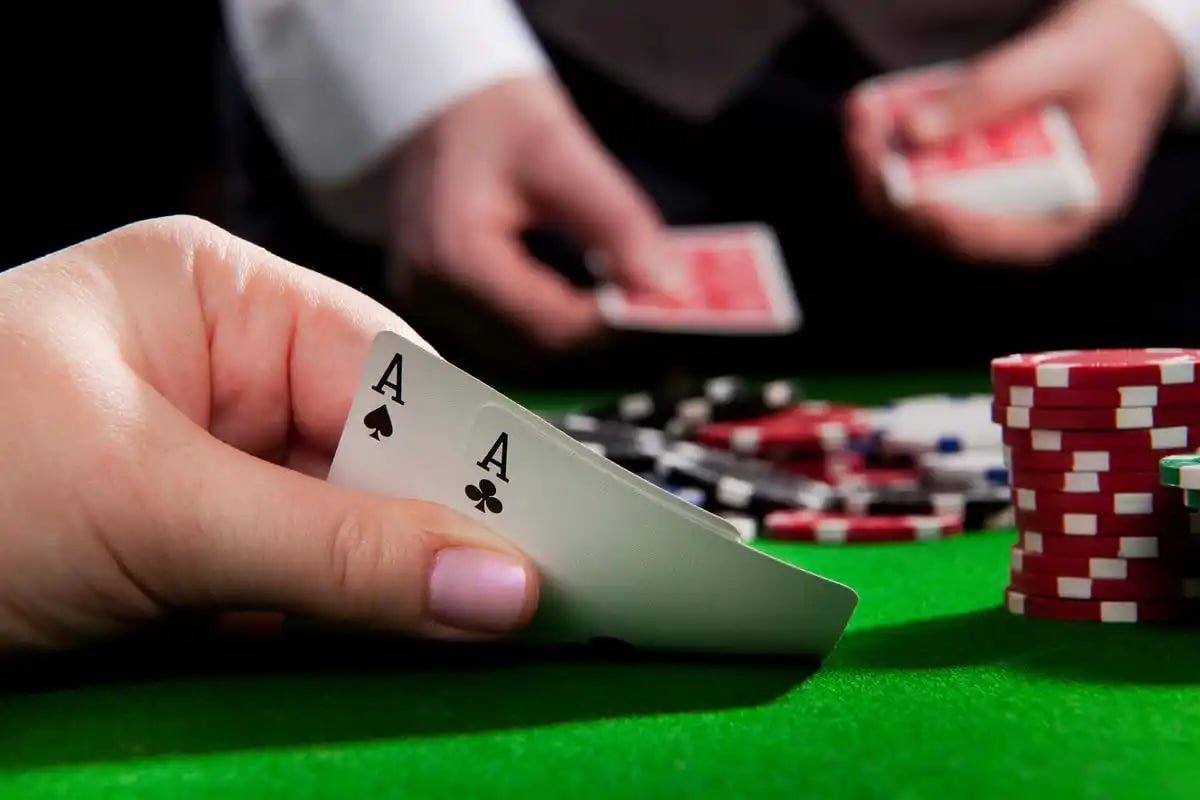 Casino-style slot machines and live dealer games at Lucky Calico